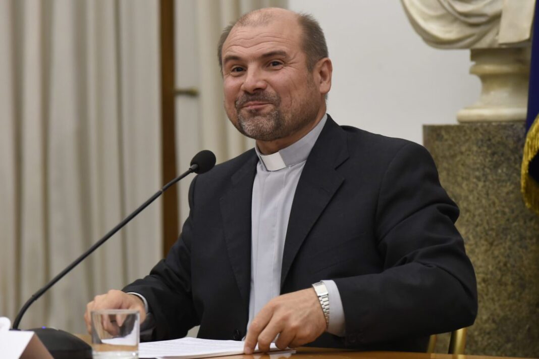 Papa Francesco nomina don Benoni Ambarus nuovo vescovo ausiliare di Roma Papa Francesco nomina don Benoni Ambarus nuovo vescovo ausiliare di Roma