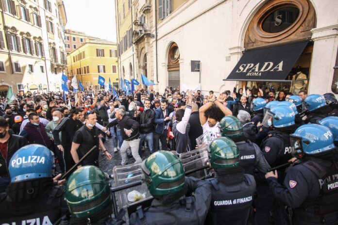 PROTESTA MIO ITALIA IN PIAZZA MONTECITORIO