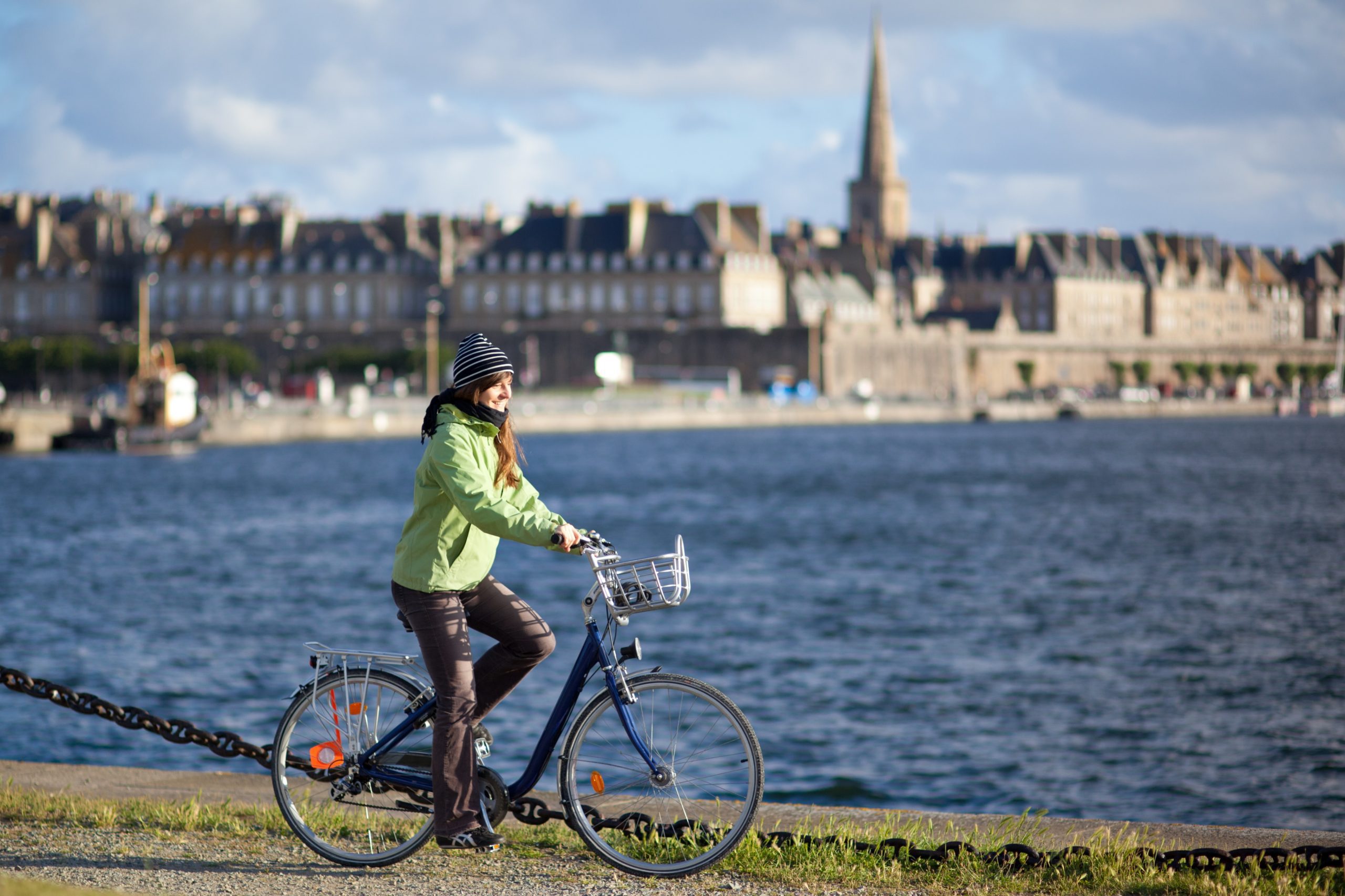 Il turismo slow della Bretagna alla ricerca della natura selvaggia 1 il porto di Saint Malo scaled