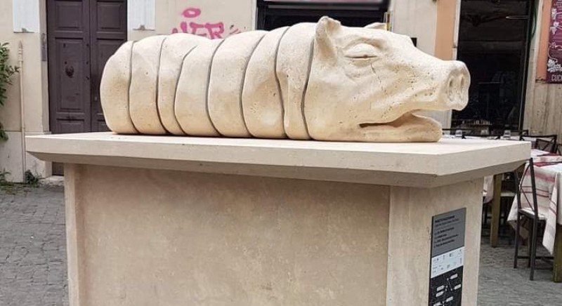 RIMOSSO IL “MONUMENTO ALLA PORCHETTA” PER IL RESTAURO 1 thumbnail
