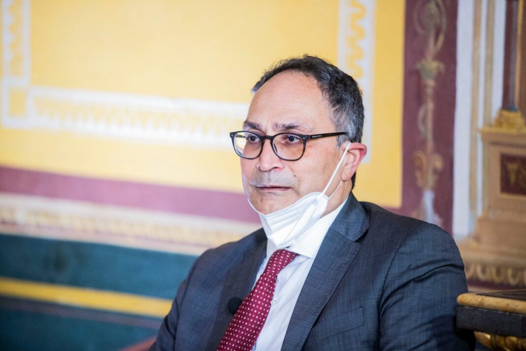 Presentato a Palazzo Reale di Napoli il cantiere aperto del restauro de Il battesimo di Cristo di Cesare Turco Presentato a Palazzo Reale di Napoli il cantiere aperto del restauro de Il battesimo di Cristo di Cesare Turco