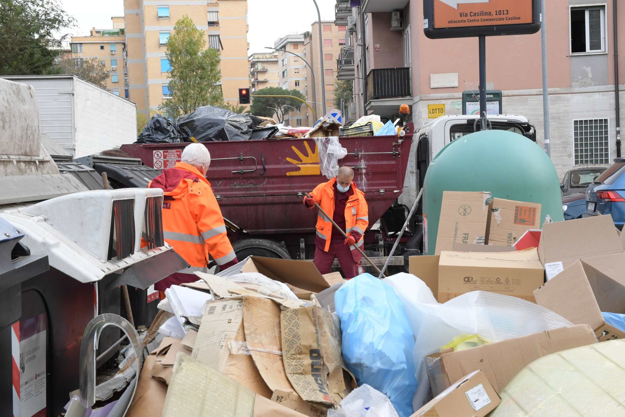 RIFIUTI ROMA, BLITZ DI GUALTIERI E ALFONSI A DON BOSCO 1 don bosco 3