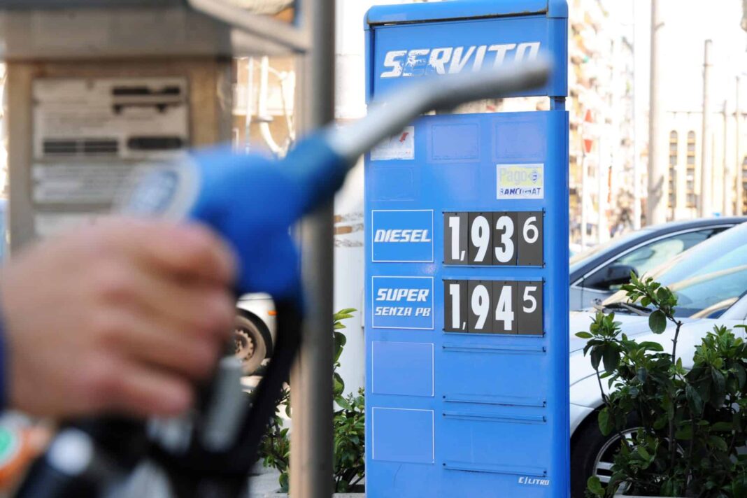 Caro benzina, Udicon: “Togliere una volta per tutte i 40 cent di accise” Caro benzina, Udicon: “Togliere una volta per tutte i 40 cent di accise”