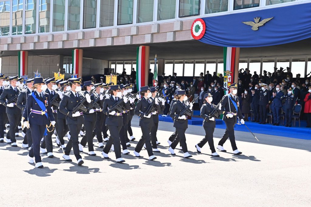 Pozzuoli, gli allievi Centauro VI dell’Accademia Aeronautica hanno giurato 1 Giuramento e battesimo del corso Centauro VI 2
