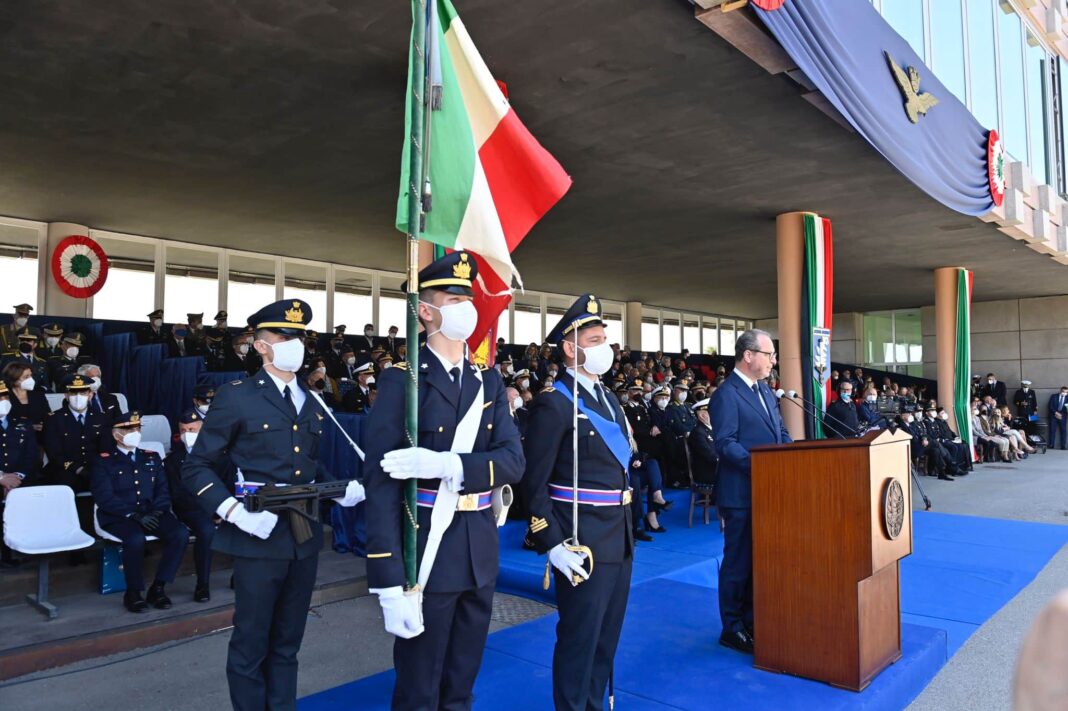 Pozzuoli, gli allievi Centauro VI dell’Accademia Aeronautica hanno giurato Pozzuoli, gli allievi Centauro VI dell’Accademia Aeronautica hanno giurato