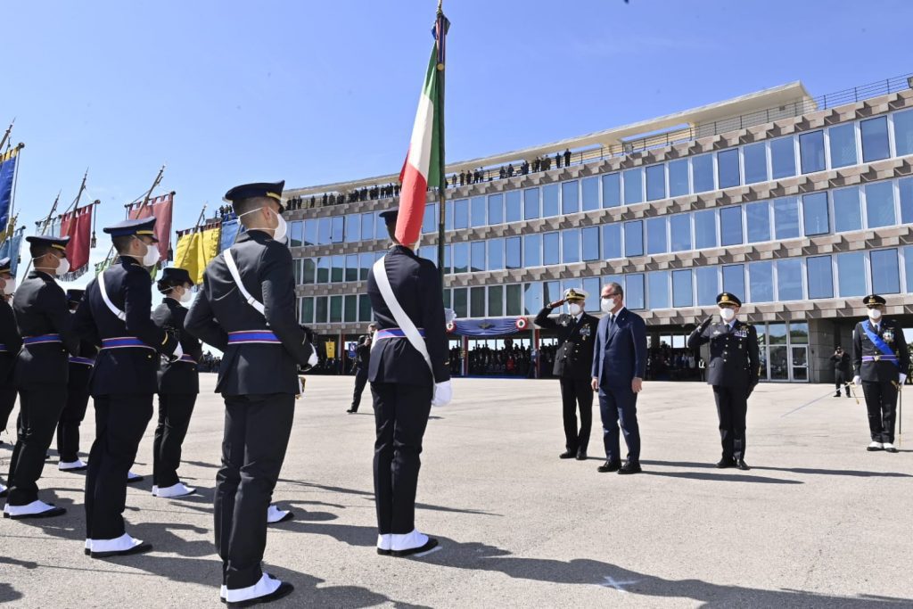 Pozzuoli, gli allievi Centauro VI dell’Accademia Aeronautica hanno giurato 2 Giuramento e battesimo del corso Centauro VI 6
