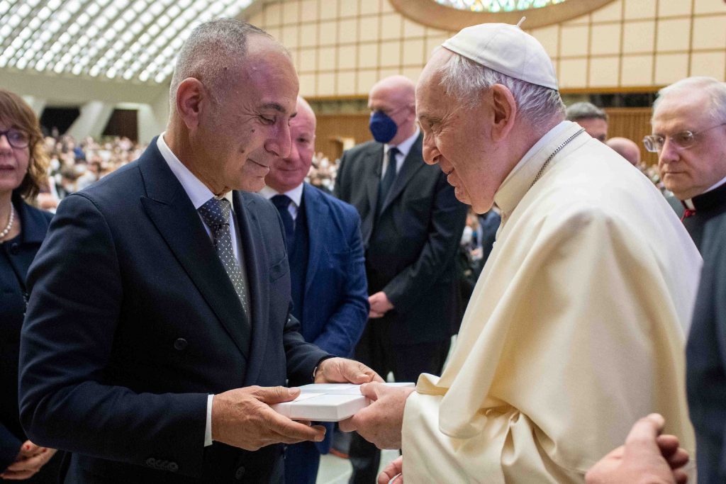 Roma, il Trono del Papa in Vaticano 1 Papa Francesco e Pietro Del Vaglio foto uso stampa con credito a Vatican Media