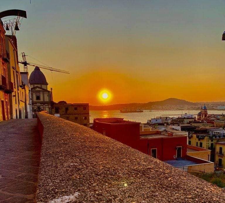 Pozzuoli, “Dalle macerie la salvezza e la bellezza” visite serali al Rione Terra 2 Puteoli sacra al tramonto