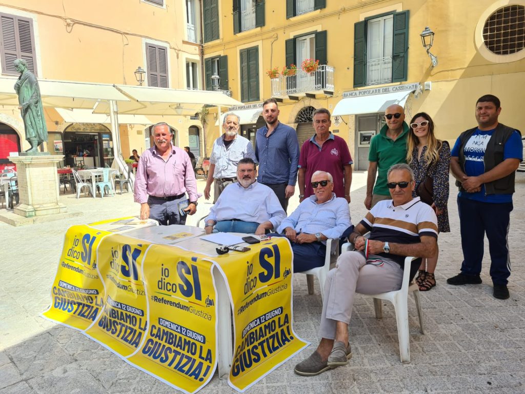 Arpino: il gazebo della Lega, con Gianluca Quadrini, per il Si al Referdum sulla giustizia del 12 giugno 1 b837f854 fa26 4fcd 8ea8 de8490458726