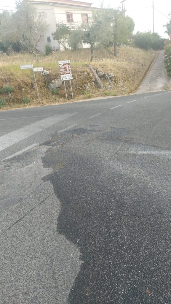 Da 15 giorni perdita d'acqua in Via Santa Lucia ... case popolari. .. Roccadarce Frosinone, nessuno interviene ! 1 924144df eef7 4c5f 9767 cf6e7de381de