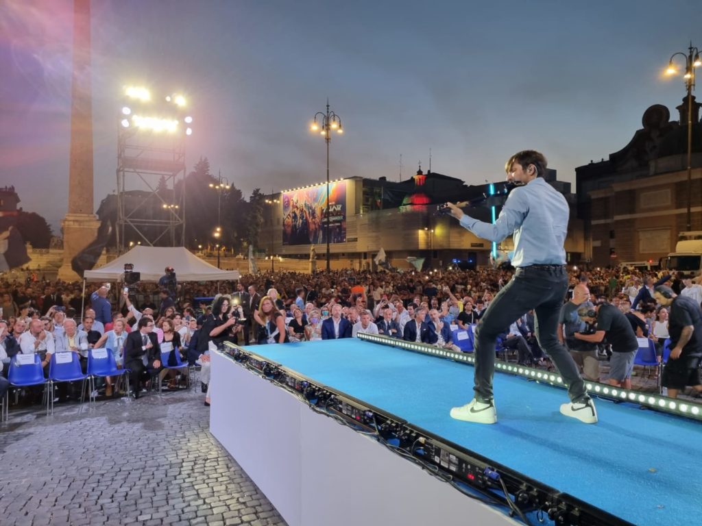 Piazza del Popolo è biancoceleste per la festa della Lazio con la nuova maglia Mizuno 2 LAZIO3 1024x768 1