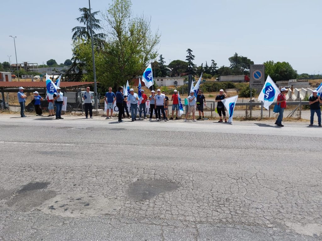 TM LOGISTICA ANAGNI: OGGI IL SIT-IN DI LAVORATORI E UGL DAVANTI IL CASELLO A1 1 Proteste UGL A1 3