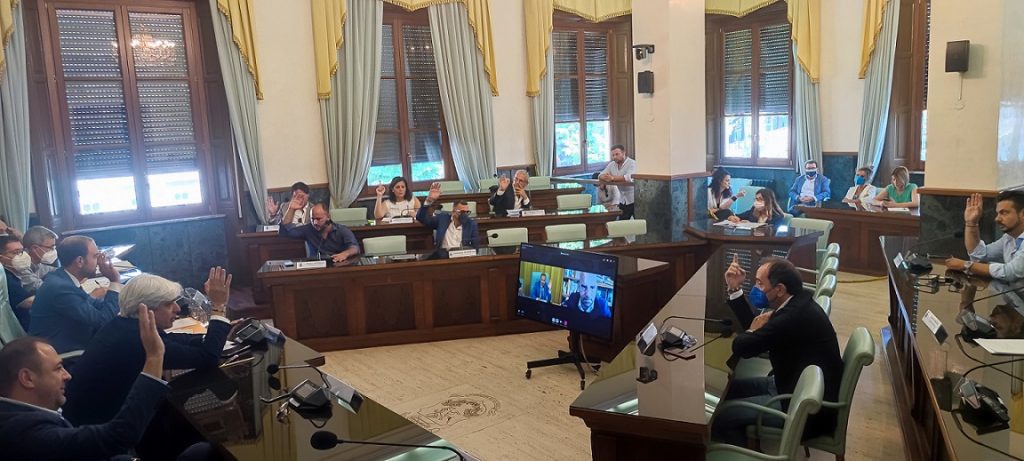 IL CONSIGLIO PROVINCIALE RATIFICA GLI EQUILIBRI DI BILANCIO: UN ENTE CON I CONTI IN ORDINE NONOSTANTE L’INCERTEZZA POLITICA ED ECONOMICA DEL PAESE 1 Consiglio panoramica 1