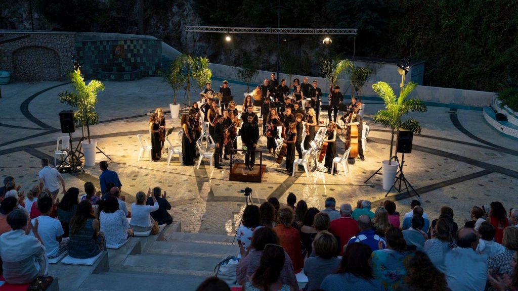 Il bel canto sbarca a Pompei con i tre tenori 1 orchestra artemus 1