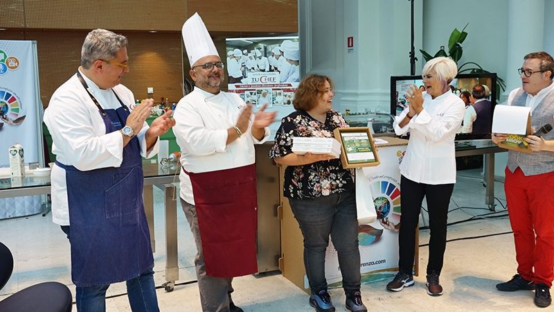 Festival della Sostenibilità: a Esposizioni nel Re Cook Show i vincitori del contest Recupera e Ricicla in Cucina per proposte internazionali e fusion; i prossimi appuntamenti tra esposizioni, auto riciclate e workshop 3 1 social PREMIAZIONE elena bacchiocchi uova in paradiso