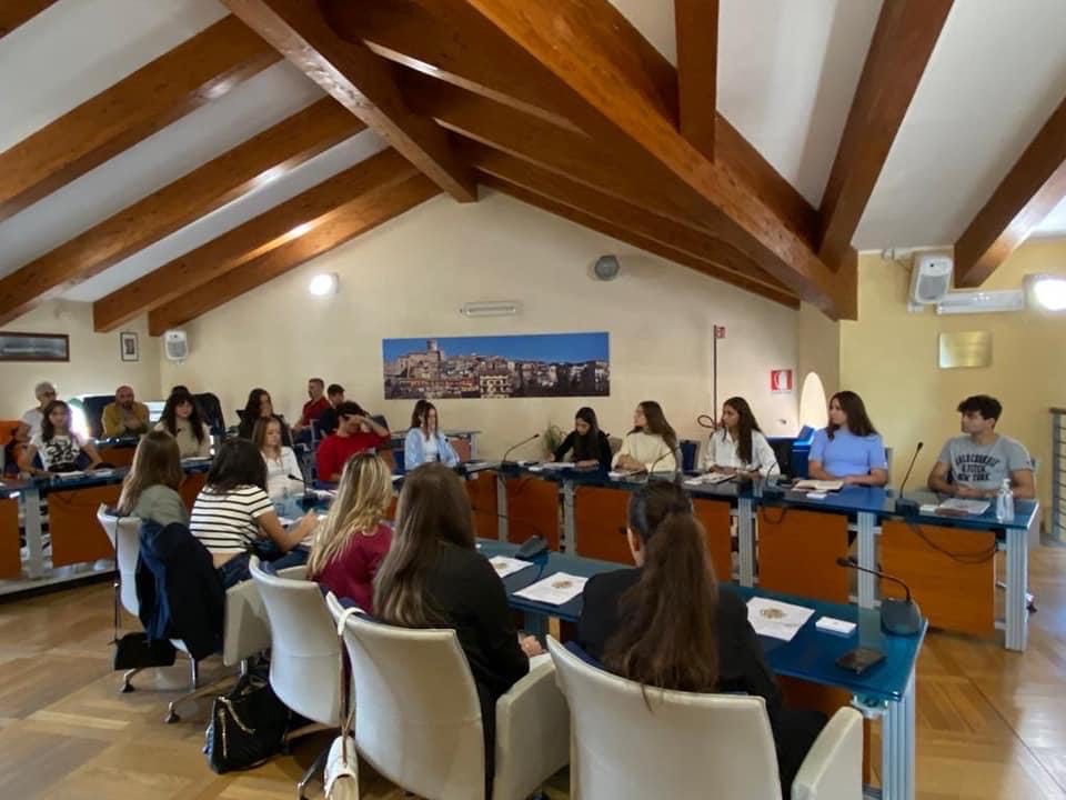 Si è svolto sabato l'evento "La tua Bussola", la prima edizione del Salone permanente dell'Orientamento: più di 300 studenti e studentesse delle medie e superiori hanno partecipato all'iniziativa 1 image 6483441 4