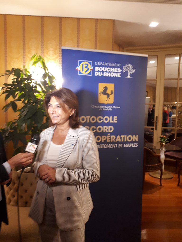 <strong>Firmato l’accordo di collaborazione per la difesa del patrimonio culturale e archeologico fra il territorio di Napoli e il dipartimento francese Bouches du Rhône</strong> 1 Martine Vassal Presidente del Consiglio Dipartimentale di Bouches du Rhone e Presidente della Metropoli Aix Marseille Provence