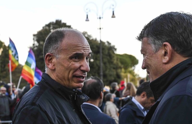 A Roma e Milano le manifestazioni per la pace. Letta contestato: “Guerrafondaio” A Roma e Milano le manifestazioni per la pace. Letta contestato: “Guerrafondaio”