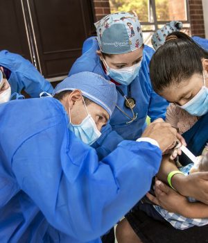 Volontari di Operation Smile durante un programma chirurgico in Guatemala