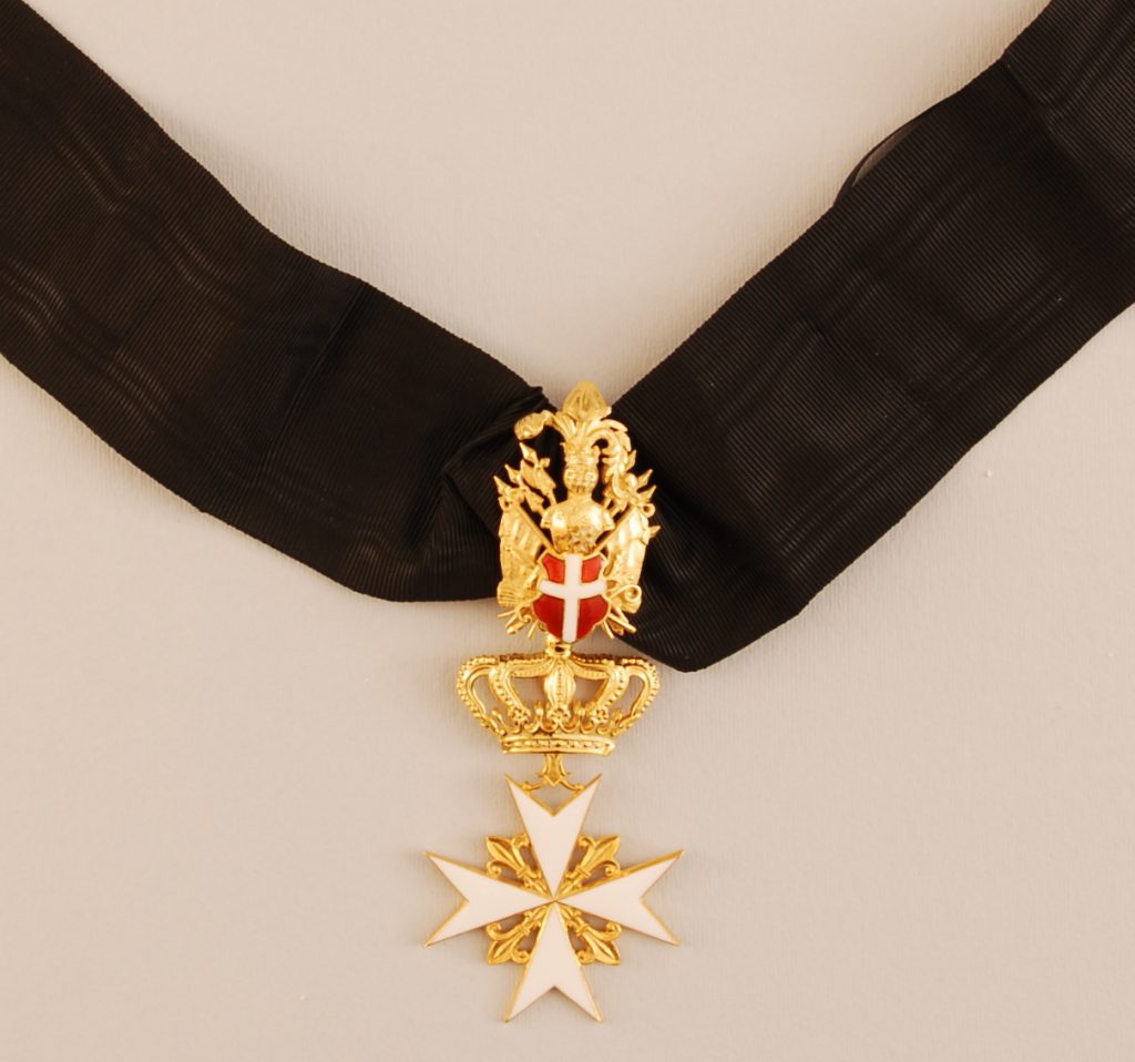 <strong>Una strenna di Natale sotto l’albero per l’Ordine di Malta</strong> 2 particolare Onore e Devozione