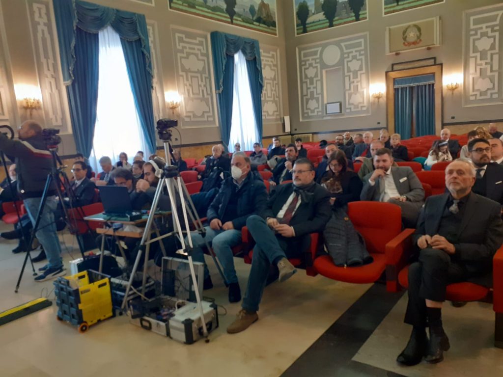 Frosinone - la Provincia ospita il convegno Leadership, Spiritualità, Etica e Management, Gianluca Quadrini porta i saluti del Presidente 1 1BC6BFAD BE61 4740 8DCF 7111E1B37577 1