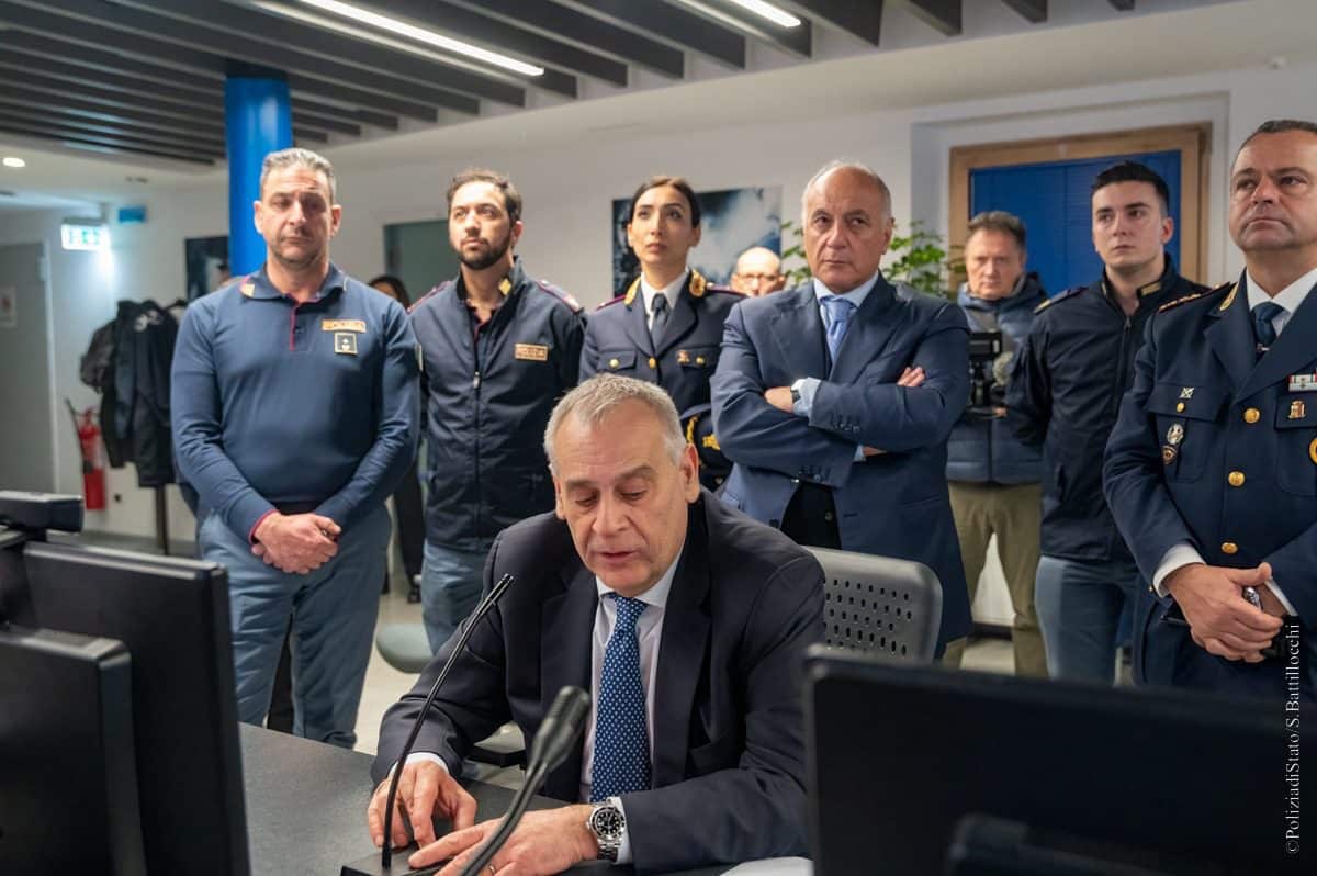 Il Capo della Polizia Prefetto Giannini saluta la Polizia di Stato Il Capo della Polizia Prefetto Giannini saluta la Polizia di Stato