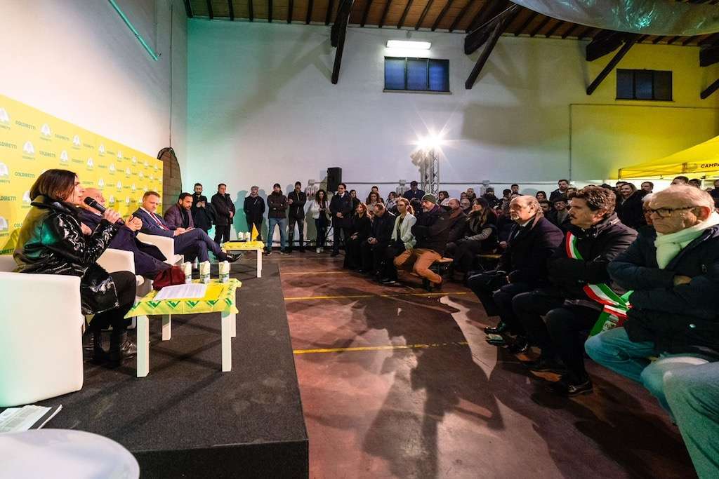 <strong>VINO, COLDIRETTI LAZIO AI CASTELLI ROMANI CON IL MINISTRO LOLLOBRIGIDA PER LA DIFESA DEL MADE IN ITALY E L’ENOTURISMO</strong> 1 Monte Porzio Catone