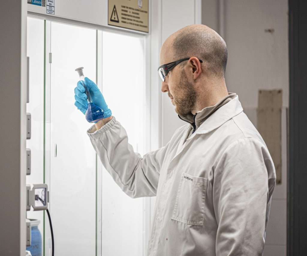 <strong>La Favini inaugura il nuovo laboratorio per ampliare la ricerca e lo sviluppo</strong> 1 Giacomo Berton responsabile nuovo laboratorio ricerca Favini