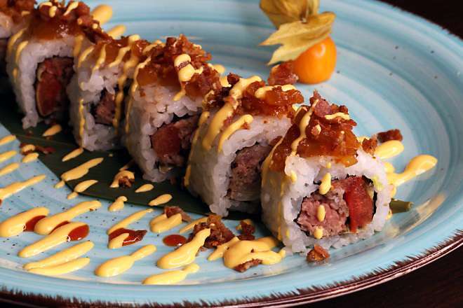 <strong>Aversa, aperto il nuovo locale Primo Sushi "Occi-Rientale”</strong> 2 Uramaki di carne Primo Sushi Aversa