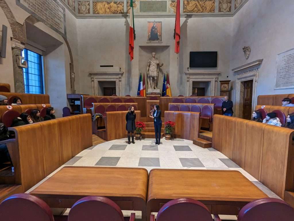 <strong>Il Campidoglio si apre alle scuole di Roma, la prima visita a Palazzo Senatorio con l’Istituto Luigi Einaudi</strong> 1 Visita scuole Luigi Einaudi 2