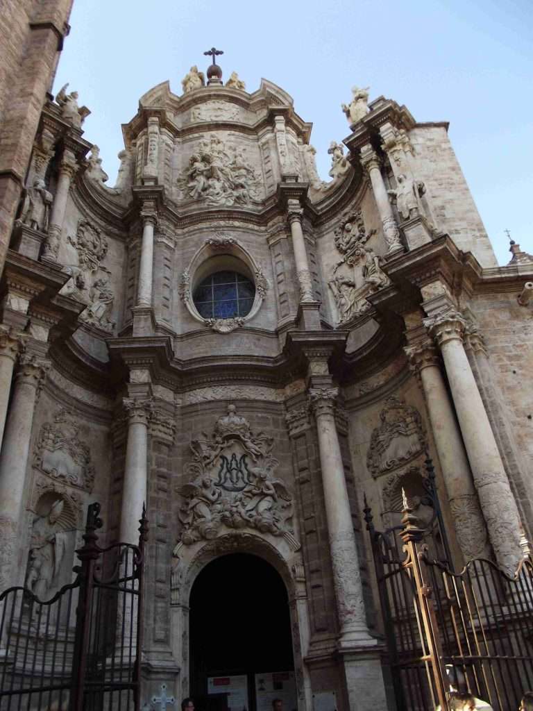 <strong>Valencia: la destinazione perfetta in ogni periodo dell’anno</strong> 1 la porta della cattedrale
