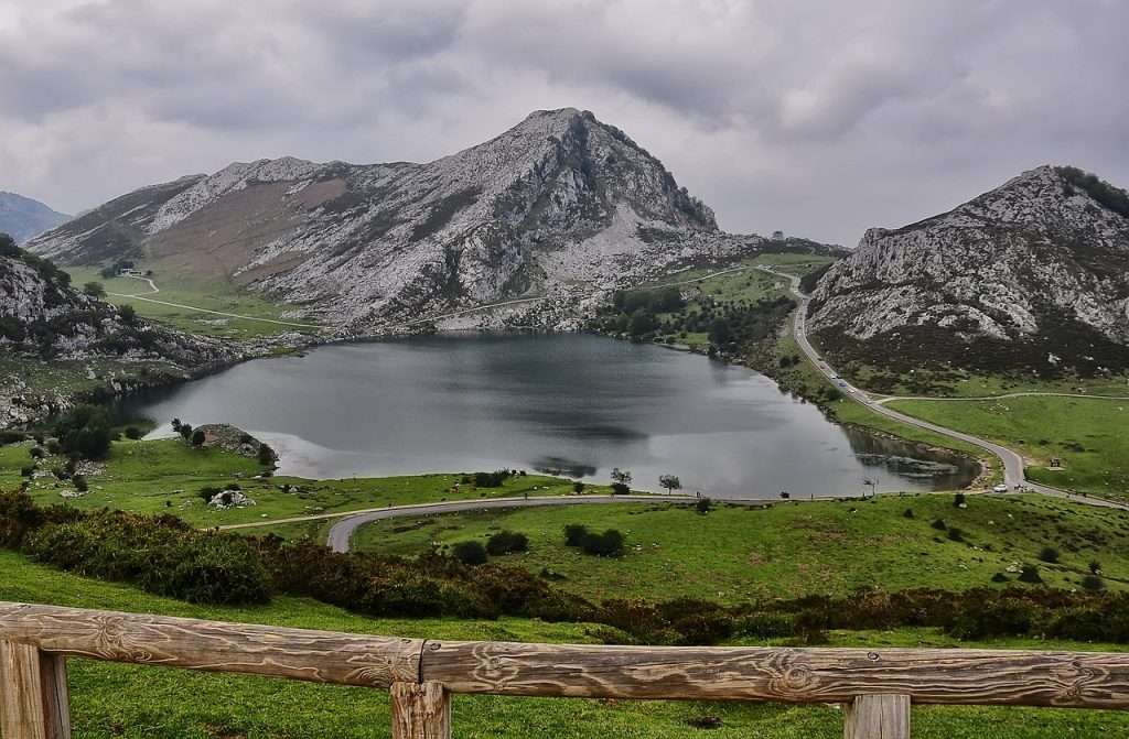 <strong>Roma, nella Serra del Palazzo delle Esposizioni presentate le Asturie</strong> 1 Laghi di Covadonga