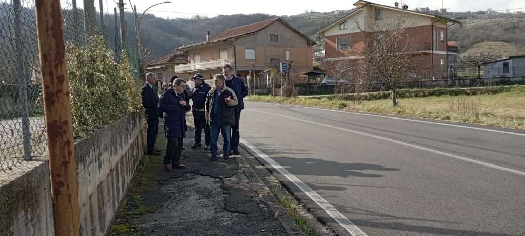 <strong>Arpino – Sopralluogo in via P. Nenni – Gianluca Quadrini “abbiamo il dovere di garantire la sicurezza ai nostri cittadini”</strong> 1 d7e6589b 311a 4f53 9398 b119a2da77a6