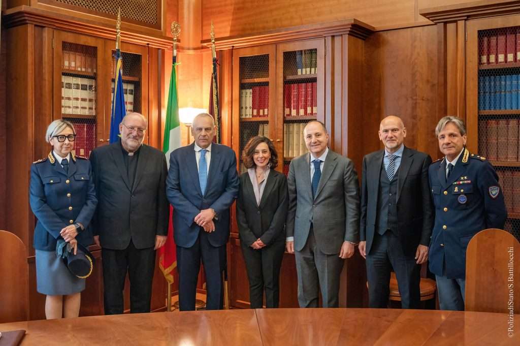 Polizia di Stato e l’Associazione Meter siglano l’accordo per la tutela dei minori e la prevenzione degli abusi online 2 fotopostale2