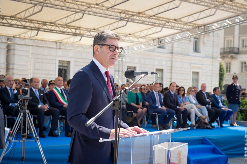 Ministro dell’Interno Matteo Piantedosi e del Capo della Polizia – Direttore Generale della Pubblica Sicurezza Vittorio Pisani al giuramento solenne di fedeltà alla Repubblica del 220°corso di formazione per allievi agenti - Scuola Allievi Agenti Vincenzo Raiola di Trieste 1 Capo Polizia Pisani