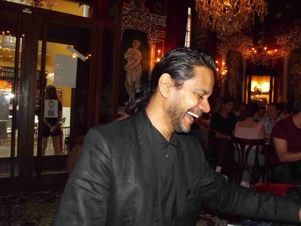 La Fonte della Vita è a Valencia nel Café de Las Horas 1 Marc Insanally 1