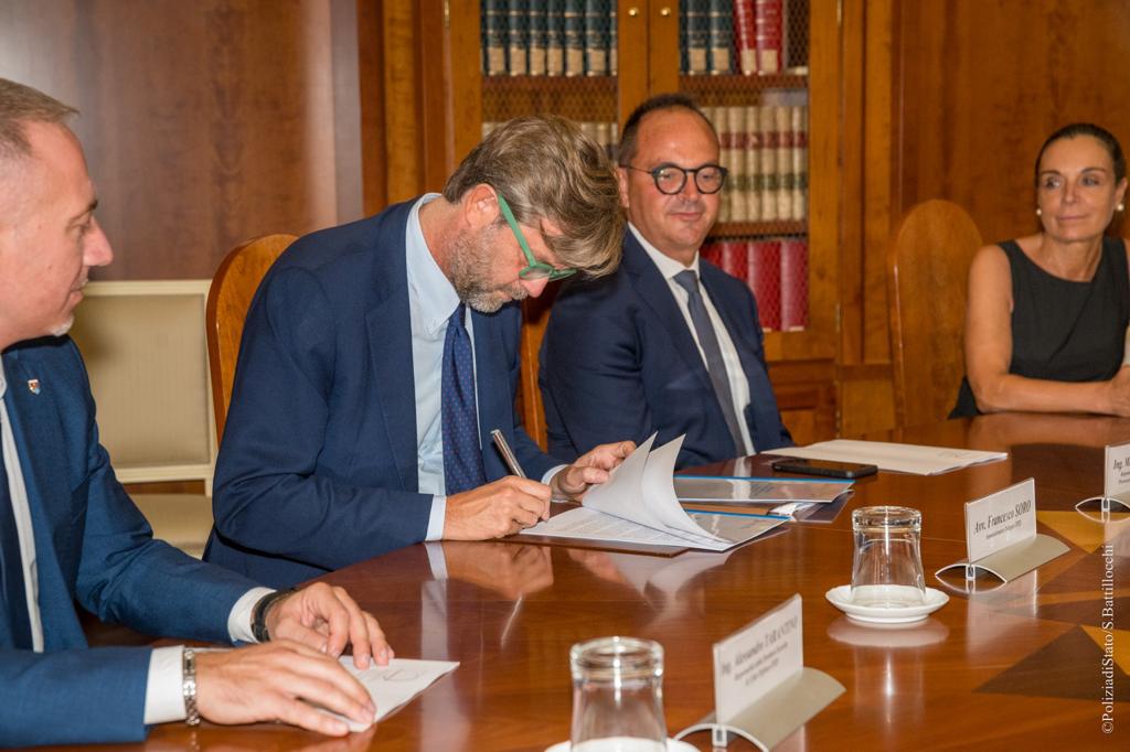 Polizia di Stato e Istituto Poligrafico e Zecca dello Stato S.p.A.n siglano il rinnovo dell’accordo sulla prevenzione e il contrasto dei crimini informatici 1 fotoconvenzione5
