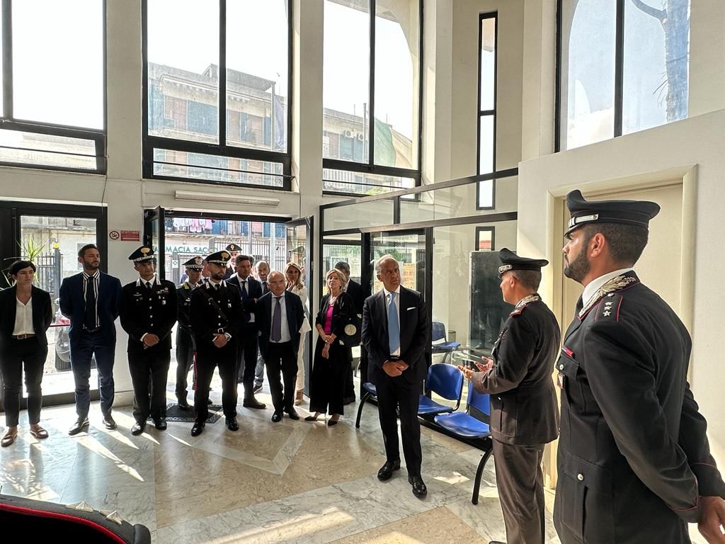 CARABINIERI: il Ministro Piantedosi visita la Compagnia di Caivano (NA) e ringrazia i militari impegnati quotidianamente sul territorio 1 WhatsApp Image 2023 08 31 at 18.31.59