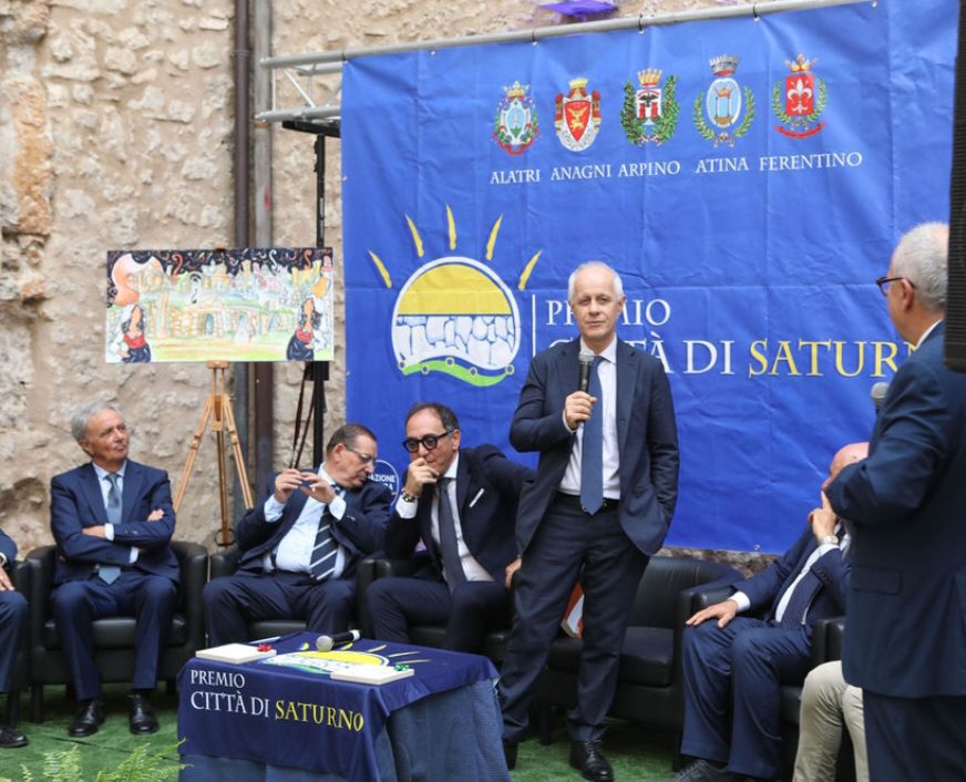 PREMIO CITTA’ DI SATURNO: RICONOSCIMENTI A LUCIANO FONTANA E AL GENERALE PASQUALE ANGELOSANTO 1 Screenshot 20230916 234601 Samsung Internet