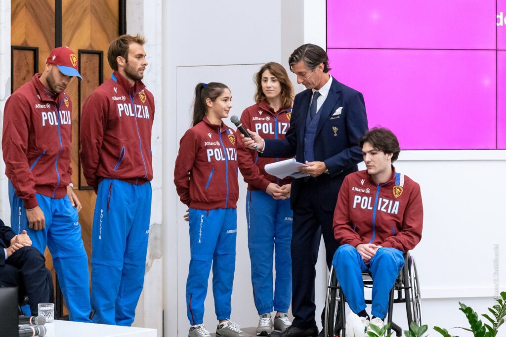raduno Fiamme Oro 5 5 campioni sul palco