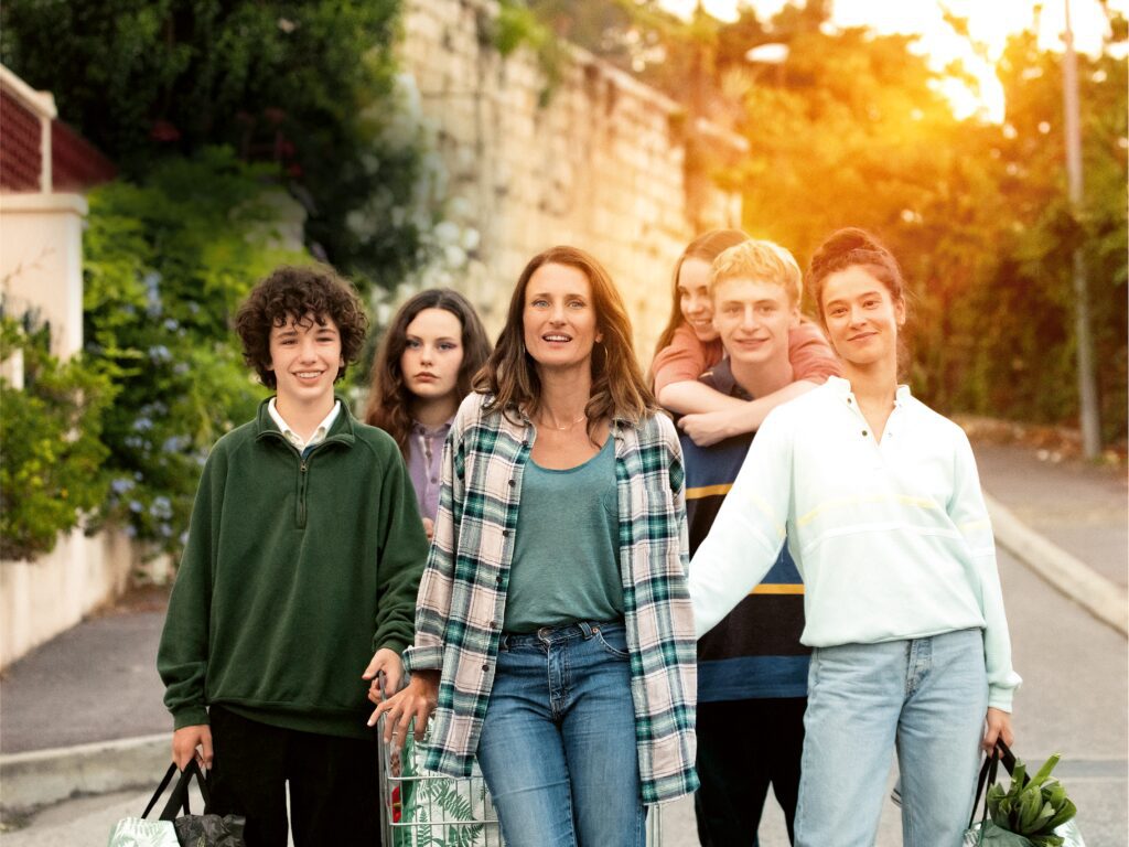 RICOMINCIO DA ME 1 4320x3240 ITUNES PATHE TONIENFAMILLE BACKDROP WIDE 4320x3240 V1