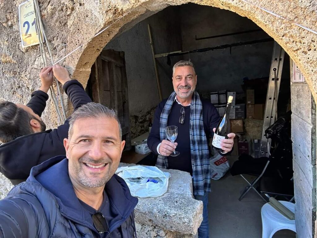 SUCCESSO DI PRESENZE PER “LE CANTINE DE NA VOTA” A ROCCASECCA: BUONA LA PRIMA PER LA NUOVA PRO LOCO TARGATA FABRIZIO TORRIERO 1 FB IMG 1700408137630