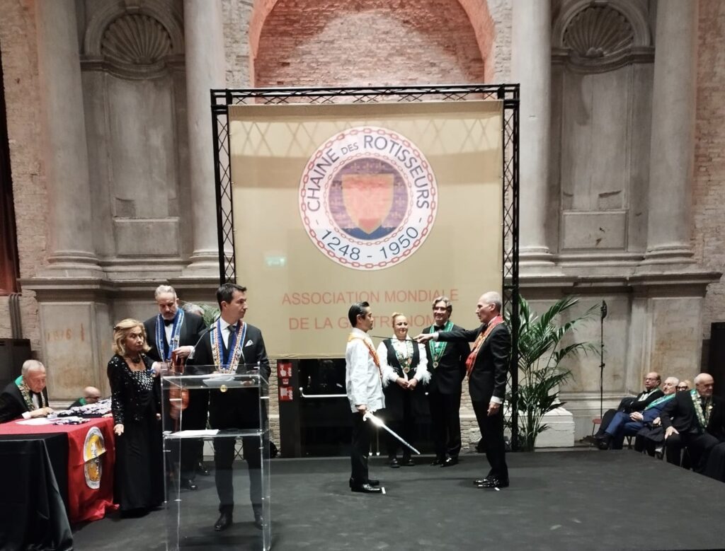 Concluso a Venezia il 55° Grand Chapitre d'Italie della Chaîne des Rôtisseurs 2 Linvestitura dello Chef giapponese Misao Ozone