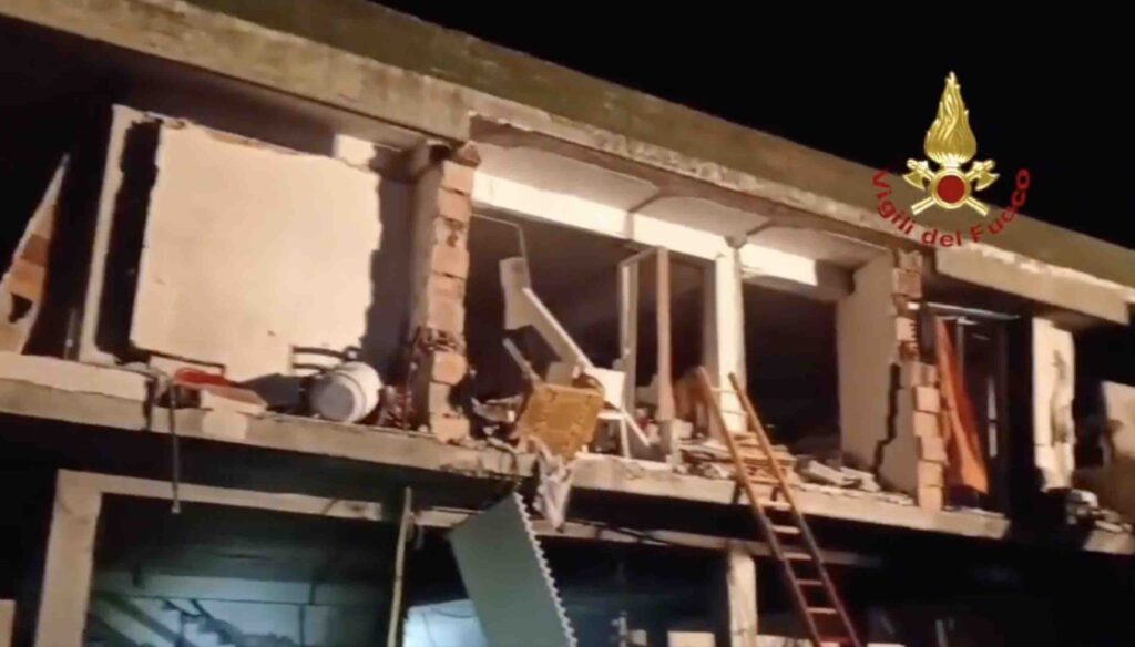 Esplosione distrugge un centro migranti a Viterbo, 31 persone ferite Esplosione distrugge un centro migranti a Viterbo, 31 persone ferite