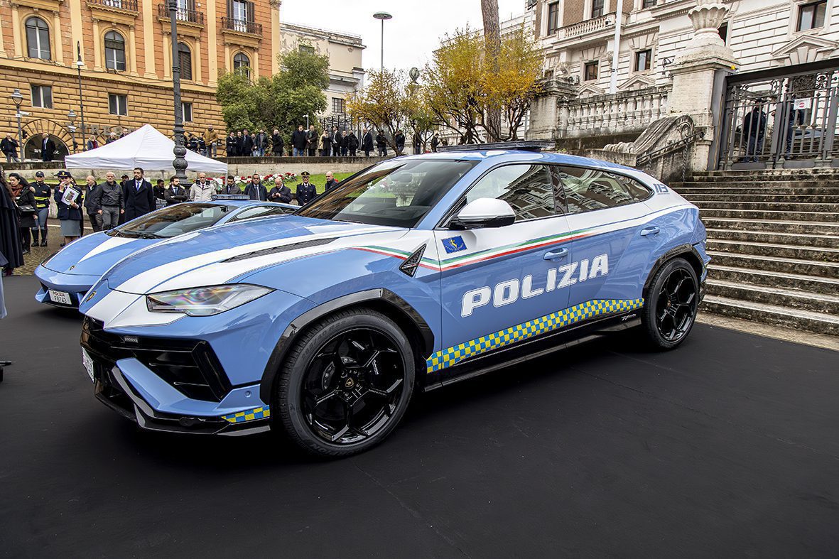 Lamborghini Urus Performante donata alla Polizia di Stato Lamborghini Urus Performante donata alla Polizia di Stato