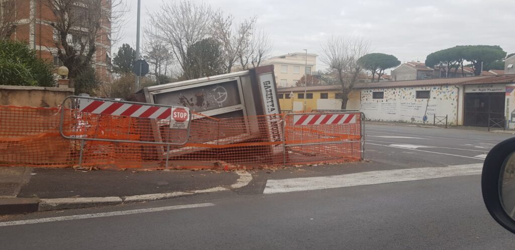 Roma: San Basilio, Rosati (M5S): “Umberti abbatte due chioschi con amianto ma li lascia in strada” 1 chioschi san basilio 2