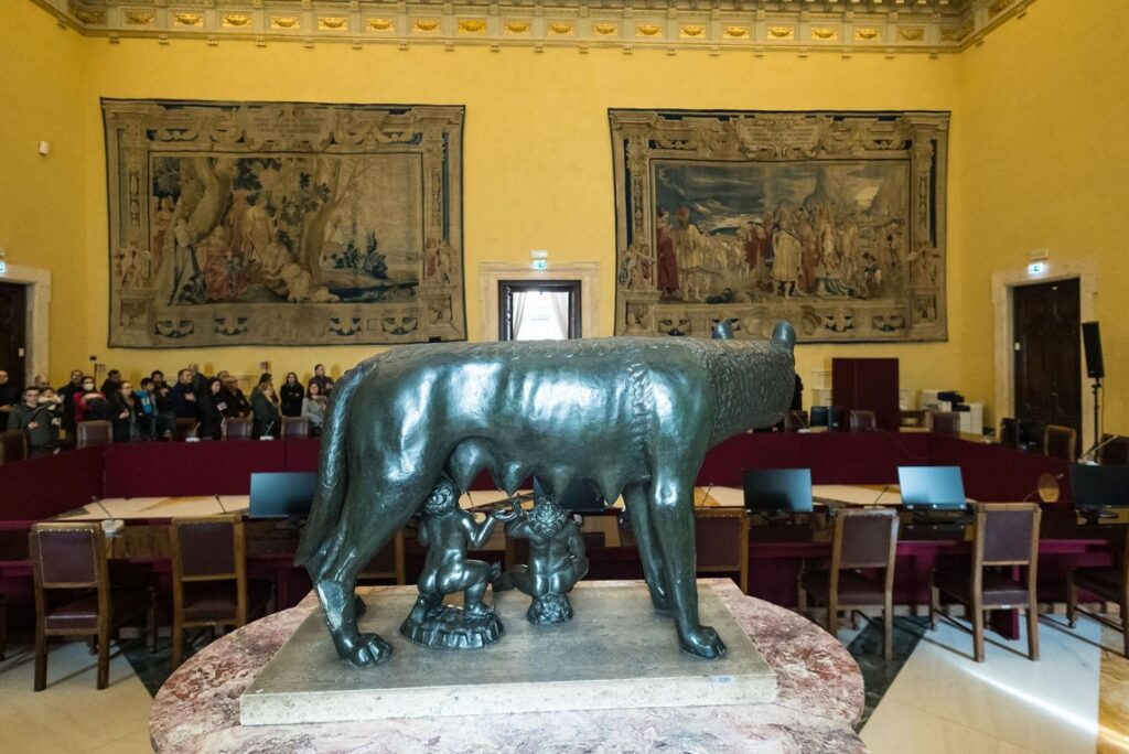 Montecitorio a porte aperte, 14 Gennaio la prima data dell'anno 1 Visitatori nella sala della Lupa