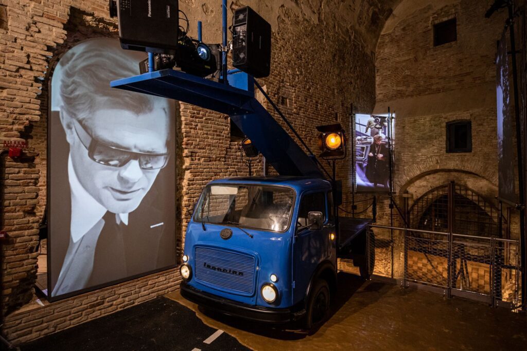 2024, un anno di ricorrenze felliniane: Rimini si prepara a celebrare i 70 anni de La strada, i 30 anni dalla scomparsa di Giulietta Masina, il centenario della nascita di Mastroianni 1 dolly