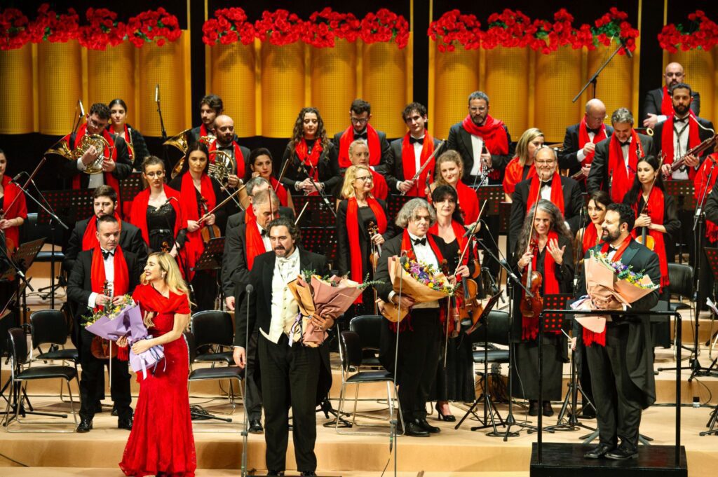Il tenore Gianluca Sciarpelletti trionfa su tutti al concerto di capodanno in Guangzhou Cina 2 image 2
