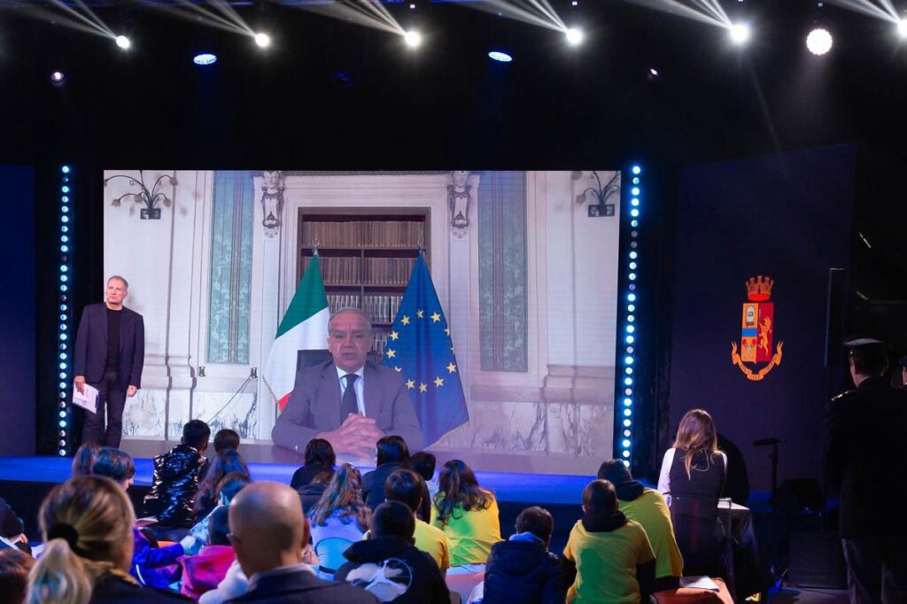 SAFER INTERNET DAY 2024: ANCORA NUMERI RECORD PER L’EVENTO #CUORICONNESSI DI UNIEURO E POLIZIA DI STATO 2 1 11